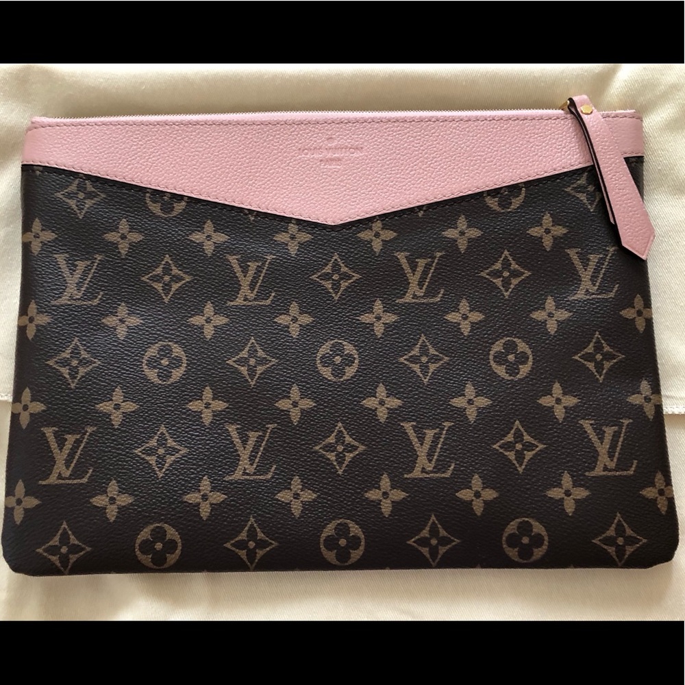 Louis Vuitton Daily Pouch in Rose Poudre